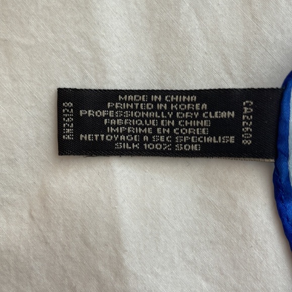 Coach Square Scarf - Picture 6 of 6